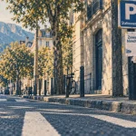 Grenoble stationnement gratuit : panneau stationnement et zones blanches, risque d’amende